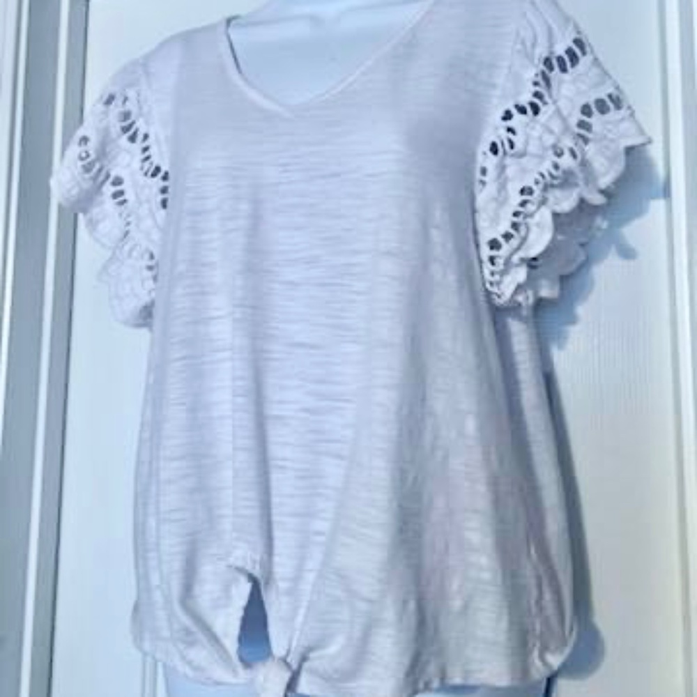 NWOT Eyeshadow Top with Cutout Sleeves Sz M
